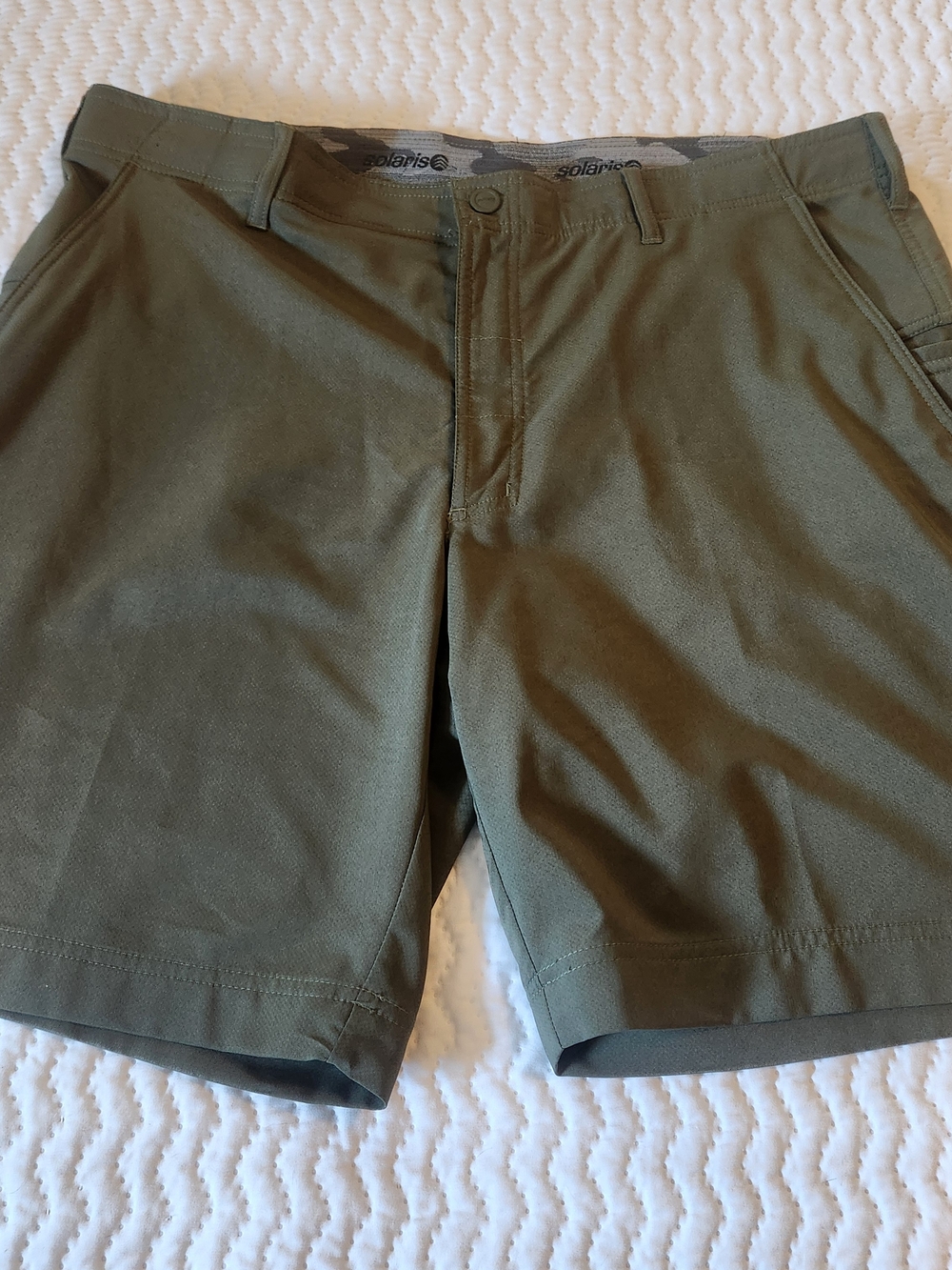Solaris Men's Olive Flat-Front Performance Shorts Size 40